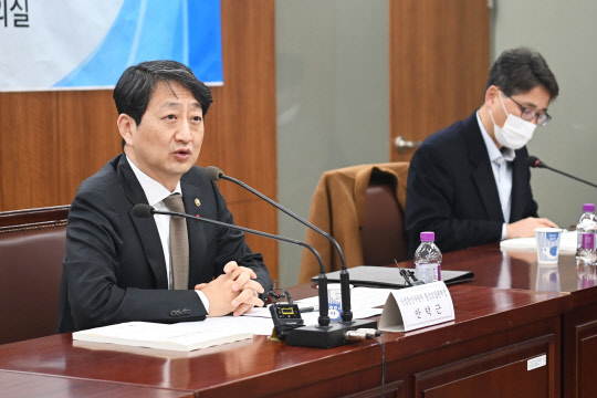 11일 안덕근 산업부 통상교섭본부장이 정부서울청사 대회의실에서 '제2차 범부처 수출지원협의회'를 개최했다. <산업부 제공>